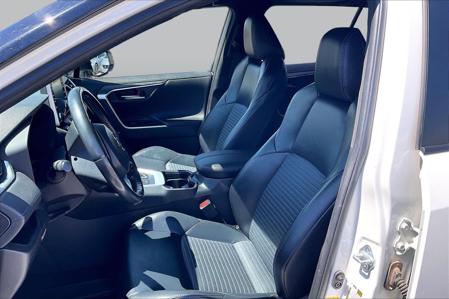 Used 2019 Blizzard Pearl w/Black Roof Toyota Hybrid XSE image 8