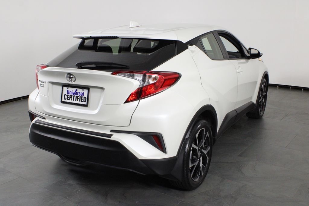 Used 2021 White Toyota XLE image 3