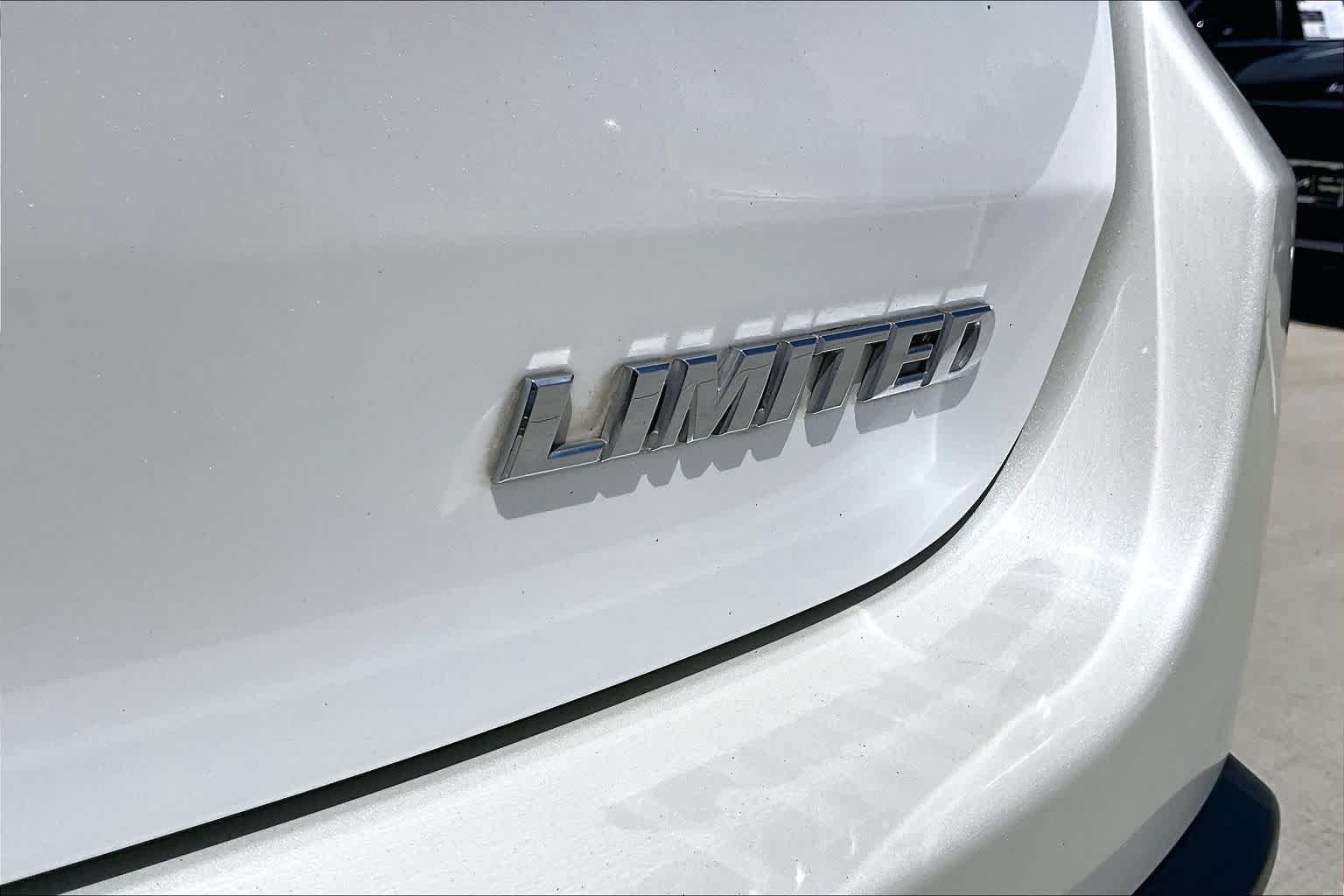 Used 2016 Blizzard Pearl Toyota Limited image 10