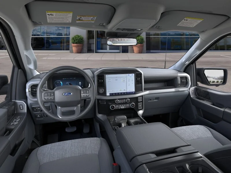 2025 Ford F-150 Lightning XLT - Photo 9
