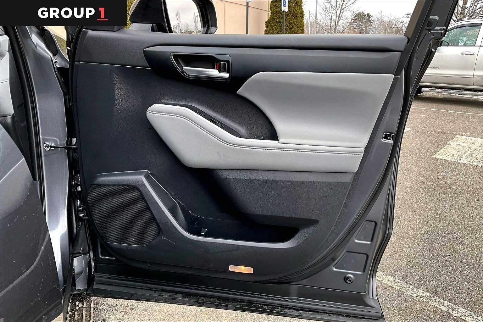 2025 Toyota Highlander XLE - Photo 23