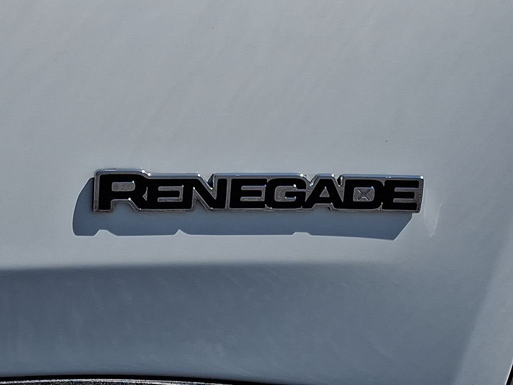 Used 2023 White Jeep Latitude image 29