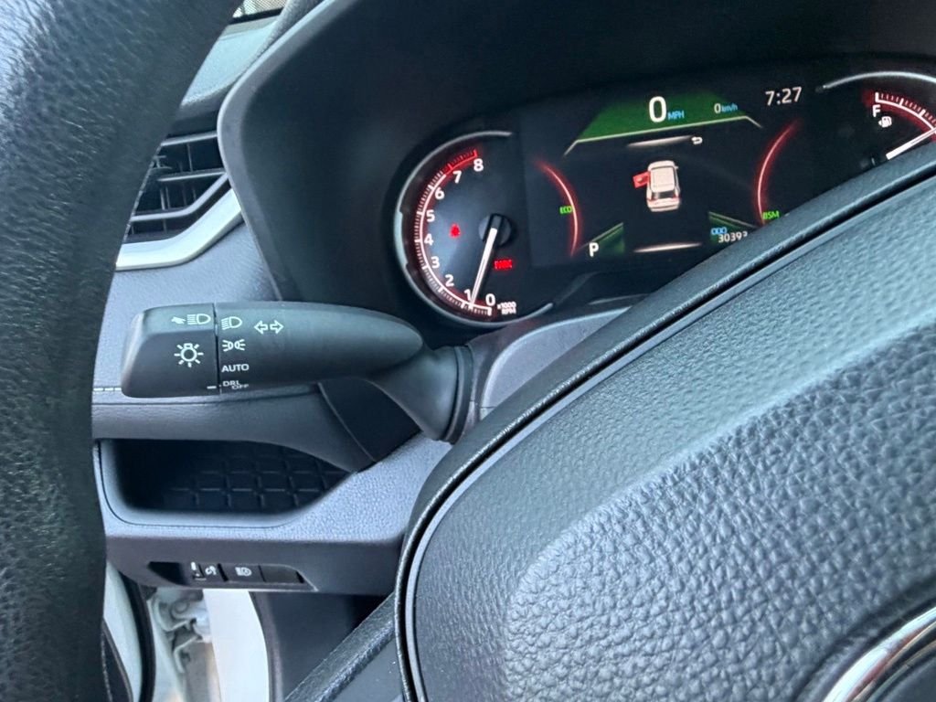 Used 2025 Ice Toyota XLE image 38