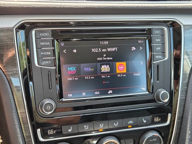 Used 2018 Silver Volkswagen 2.0T SEL Premium image 22