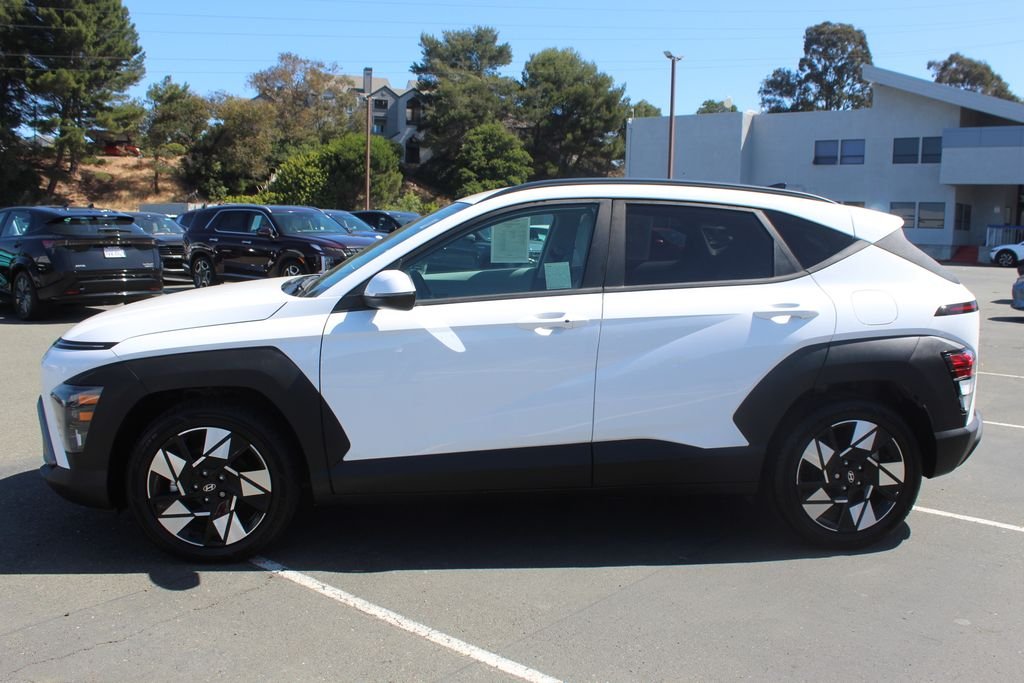 Used 2024 White Hyundai SEL image 2