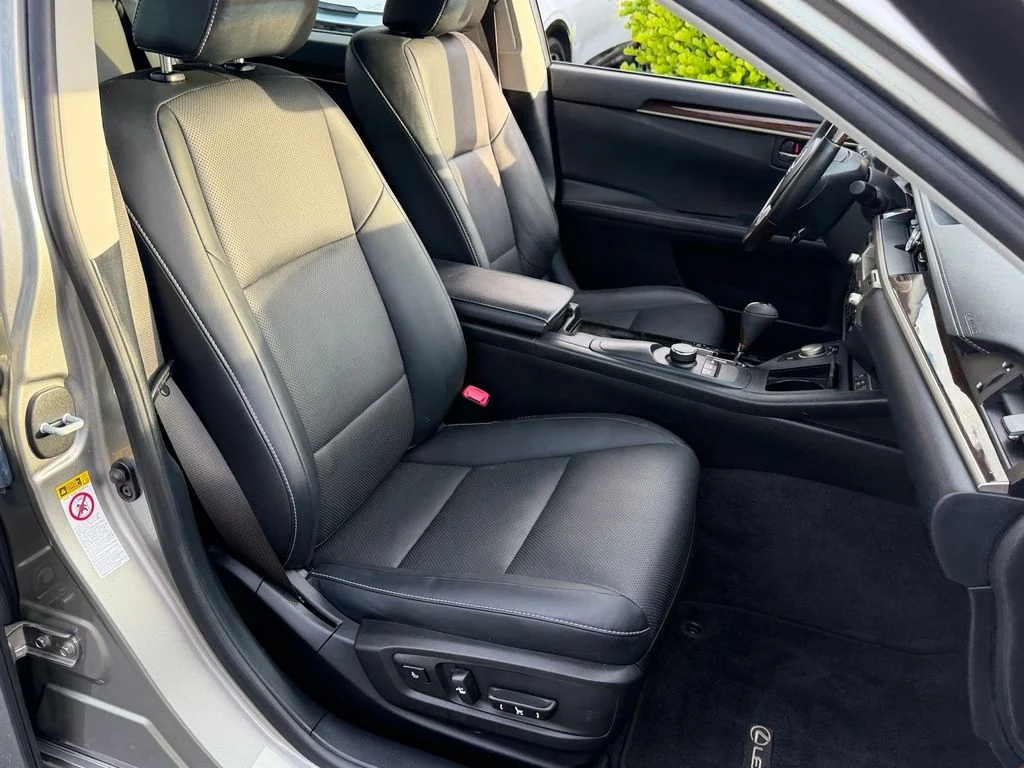 Used 2015 Silver Lexus 350 image 18