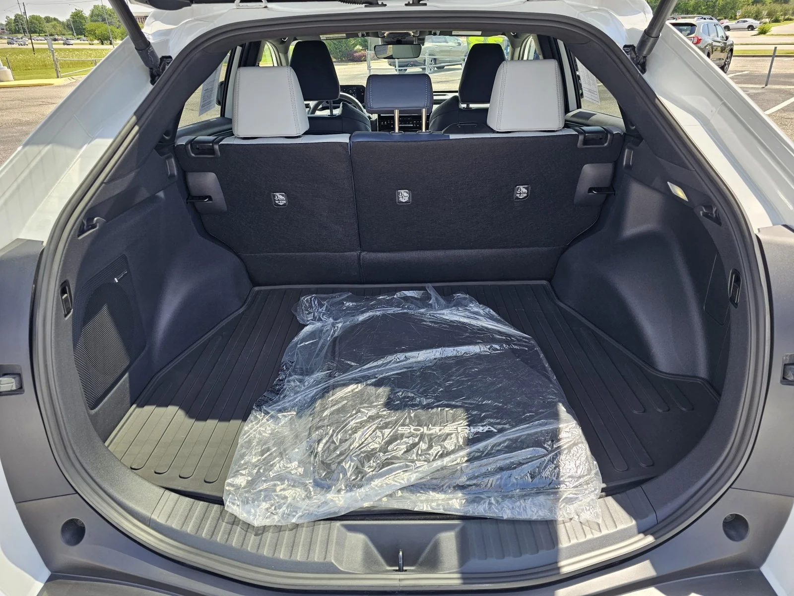 Used 2023 Cosmic White Pearl Subaru Limited image 5