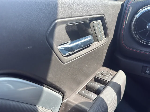 Used 2023 Blue Chevrolet Z71 image 28