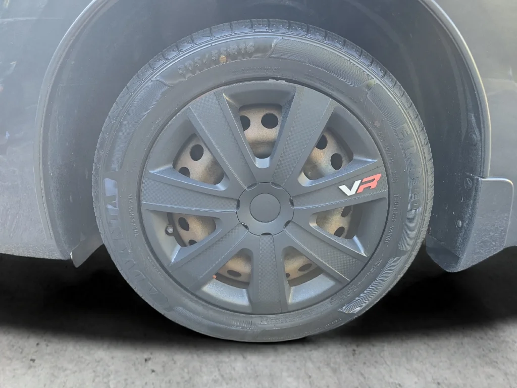 Used 2014 Gray Nissan SV image 25