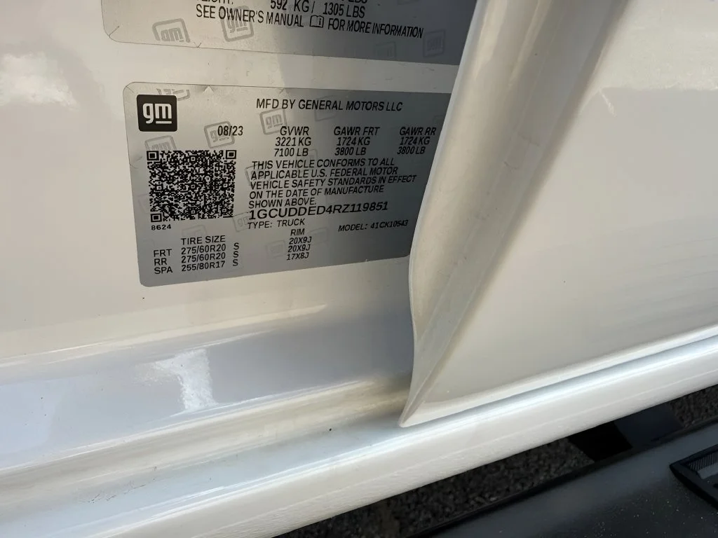 Used 2024 Summit White Chevrolet LT image 88