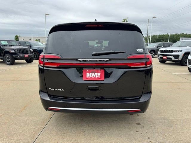 New 2027 Diamond Black Crystal Pearl-Coat Exterior Paint Chrysler Select image 5