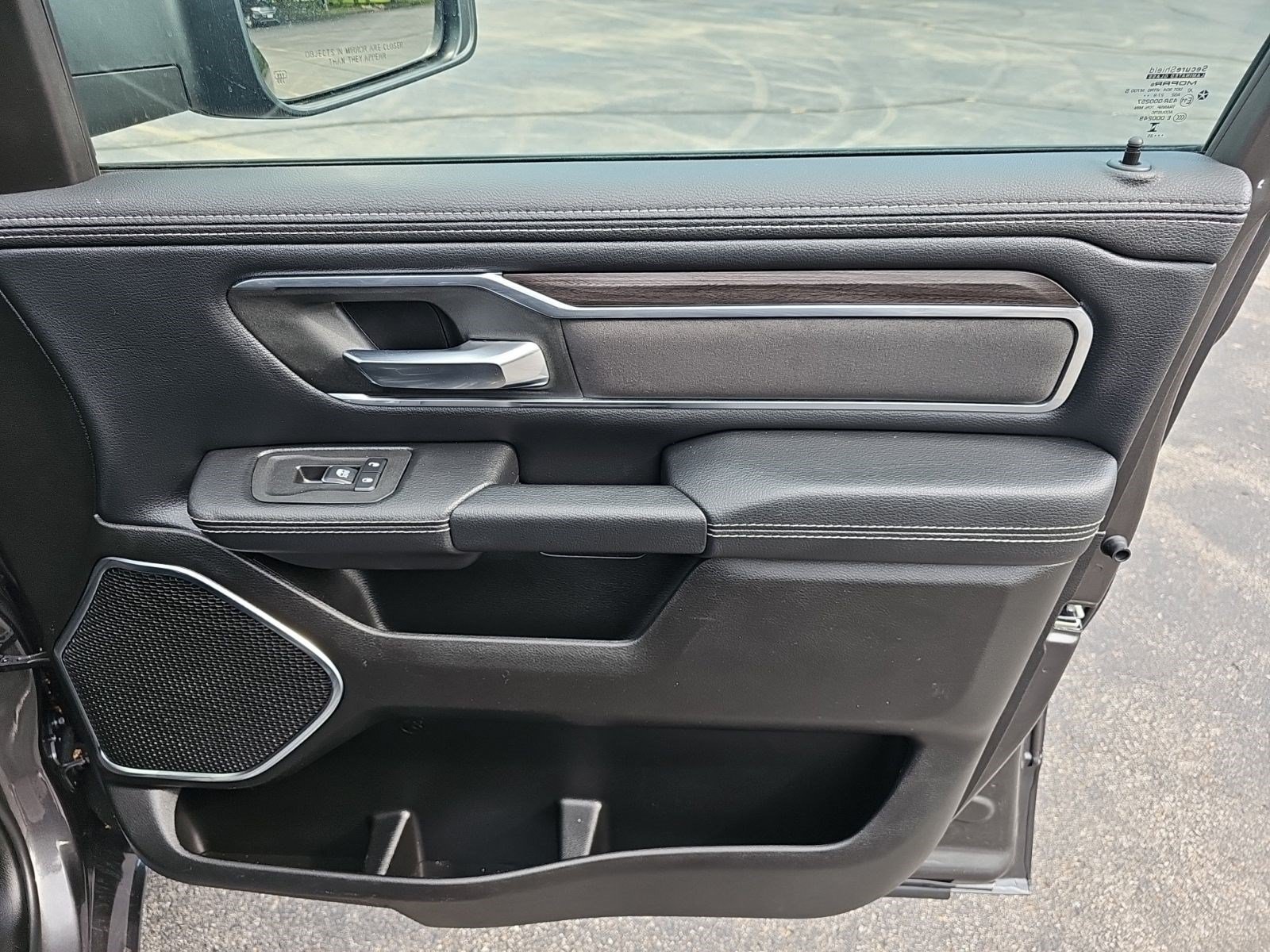 Certified Used 2025 Granite Crystal Metallic Clearcoat Ram Laramie image 13