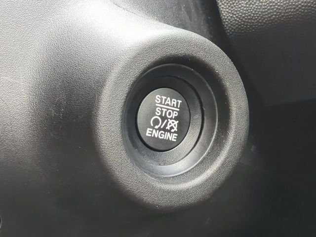 Used 2025 White Ram Base image 31