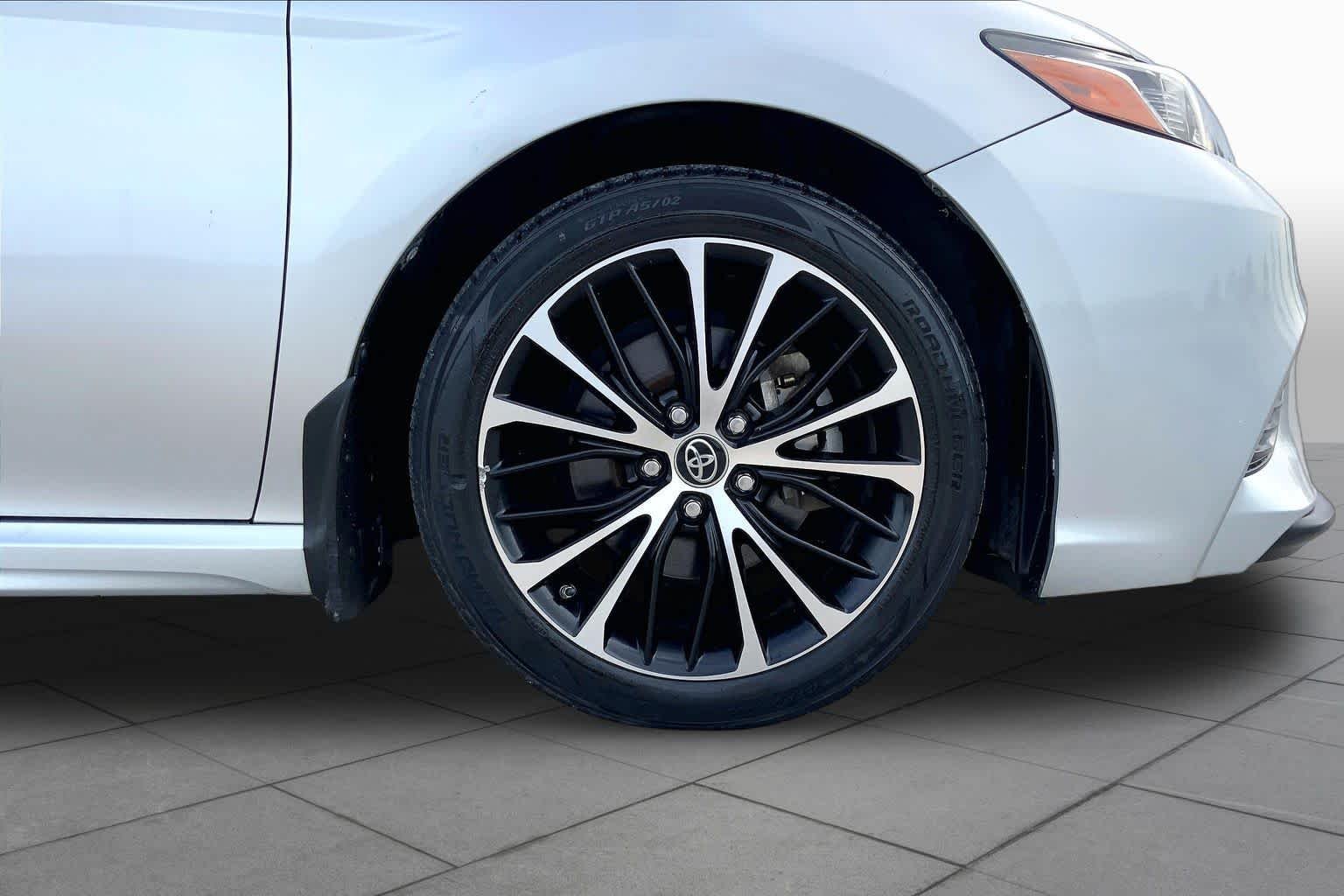 Used 2018 Celestial Silver Metallic Toyota SE image 11