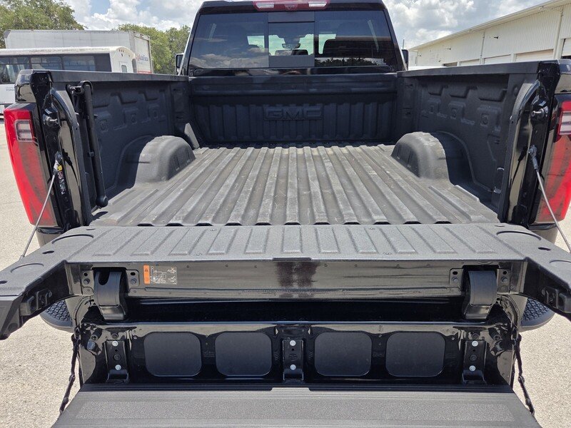 Used 2025 BLACK GMC 4WD CREW CAB 159" DENALI image 15