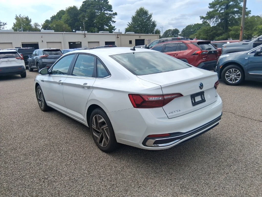 Used 2024 White Volkswagen 1.5T SEL image 7