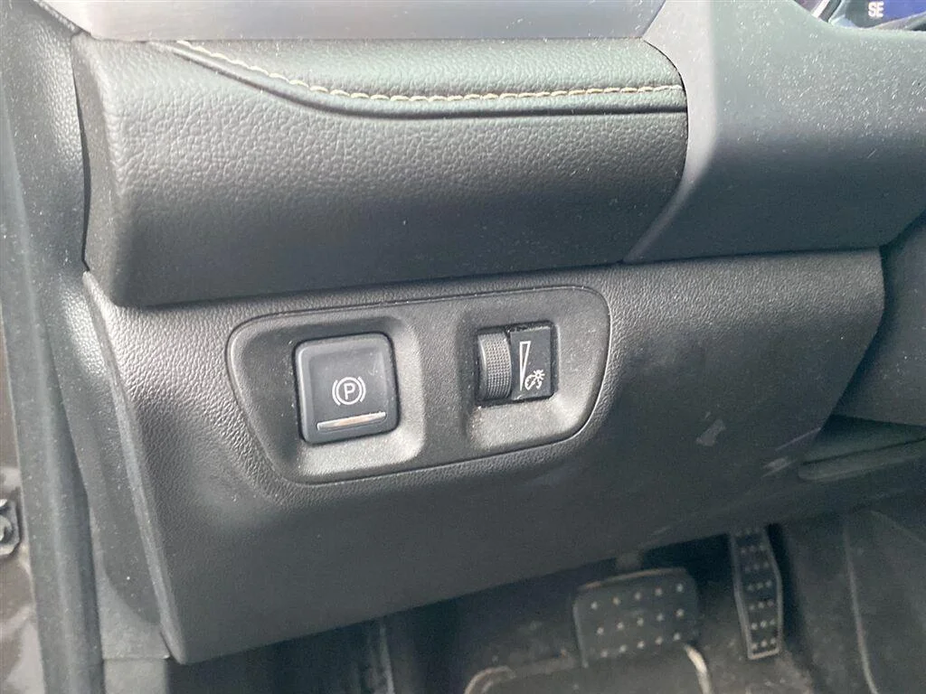 Used 2020 Smokey Quartz Metallic GMC SLE image 16