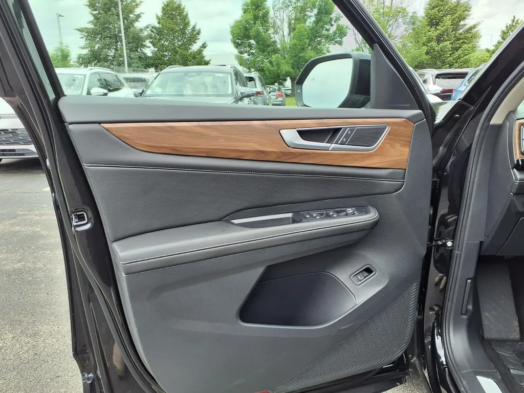 New 2026 Deep Black Pearl Volkswagen 2.0T SE w/Technology image 9