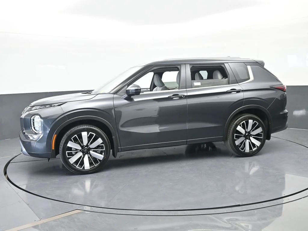 New 2026 Gray Mitsubishi SEL image 2