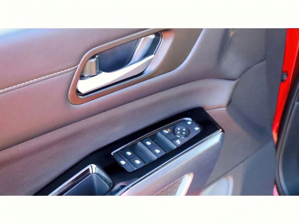 2025 Nissan Pathfinder SL - Photo 11