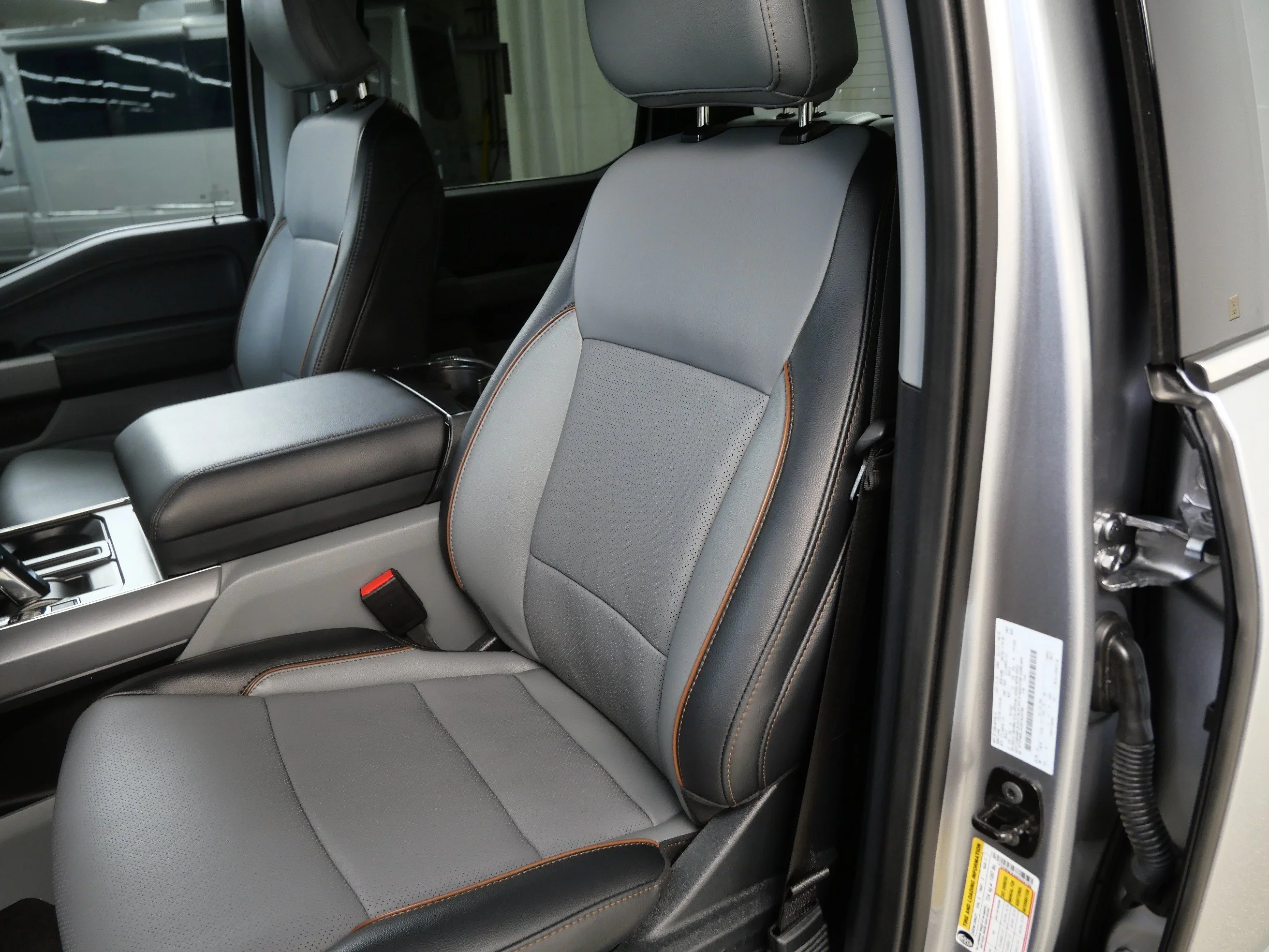 Used 2025 Iconic Silver Metallic Ford LARIAT 4WD SuperCrew 5.5