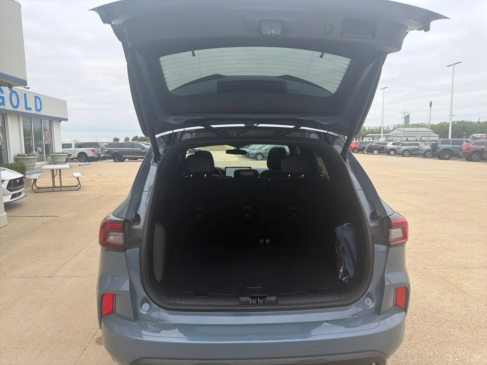 Used 2024 Vapor Blue Metallic Ford ST-Line image 9