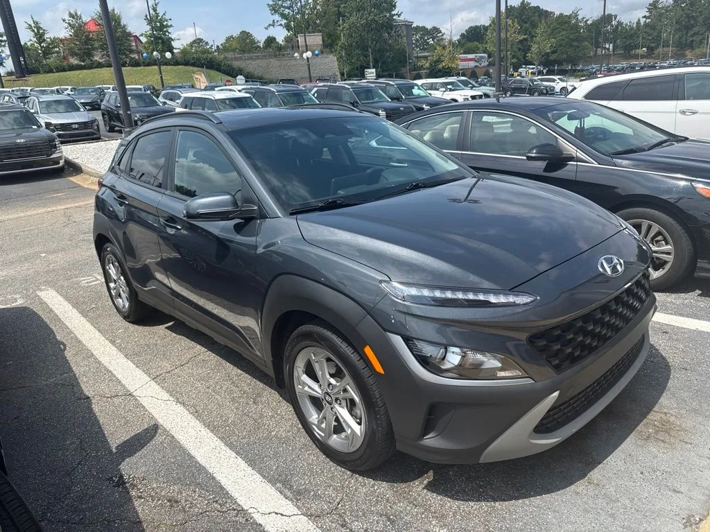 Used 2022 Gray Hyundai SEL image 3