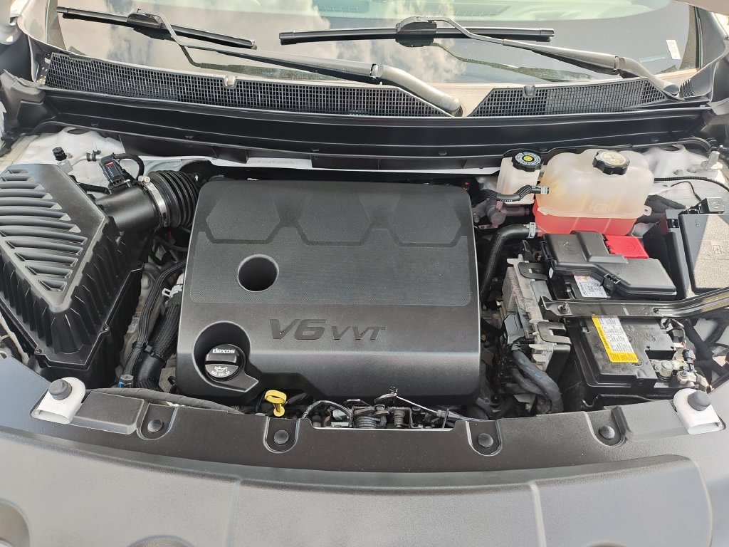Used 2023 White Chevrolet LT image 27