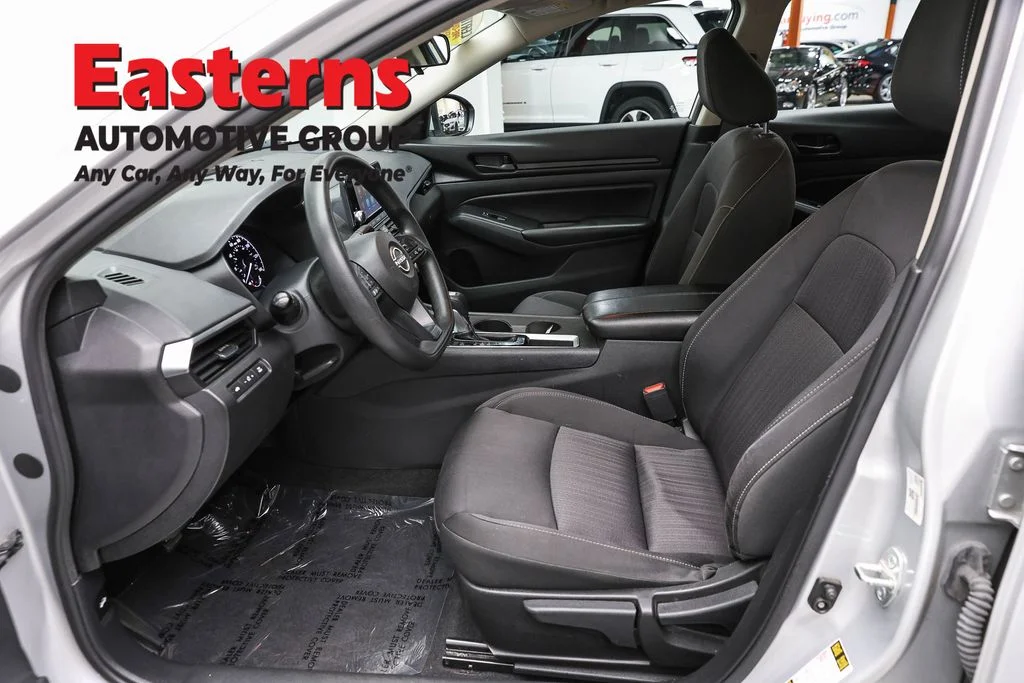 Used 2023 Silver Nissan 2.5 S image 13