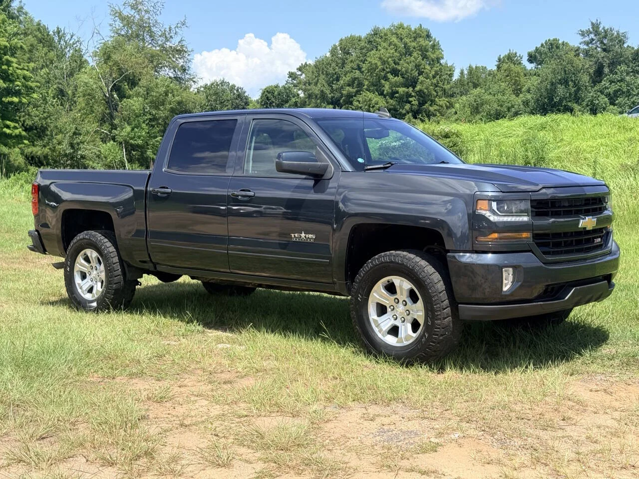 Used 2018 Gray Chevrolet LT Z71 4x4 4dr Crew Cab 5.8 ft. SB image 7