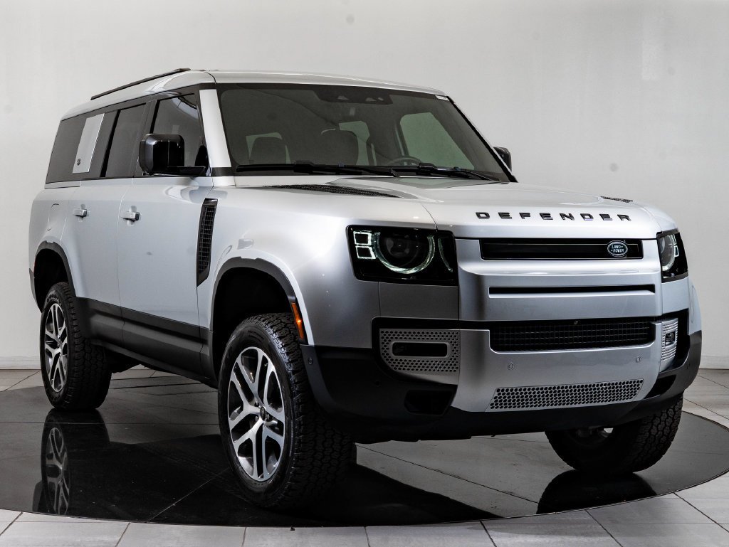 Used 2024 Hakuba Silver Metallic Land Rover S image 12
