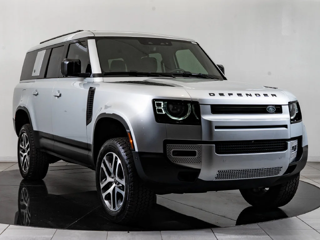 Used 2024 Hakuba Silver Metallic Land Rover S image 12