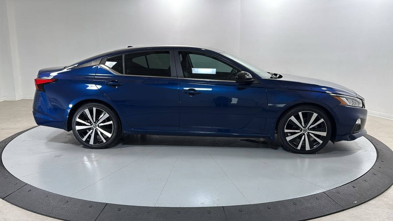 Used 2020 Blue Nissan 2.5 SR image 6