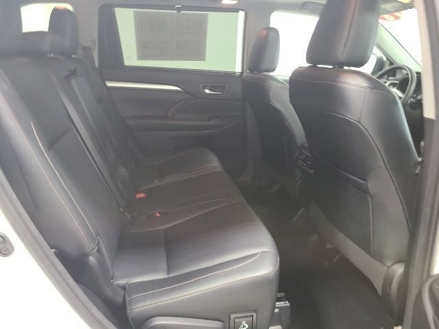 Certified Used 2018 Blizzard Pearl Toyota XLE image 15