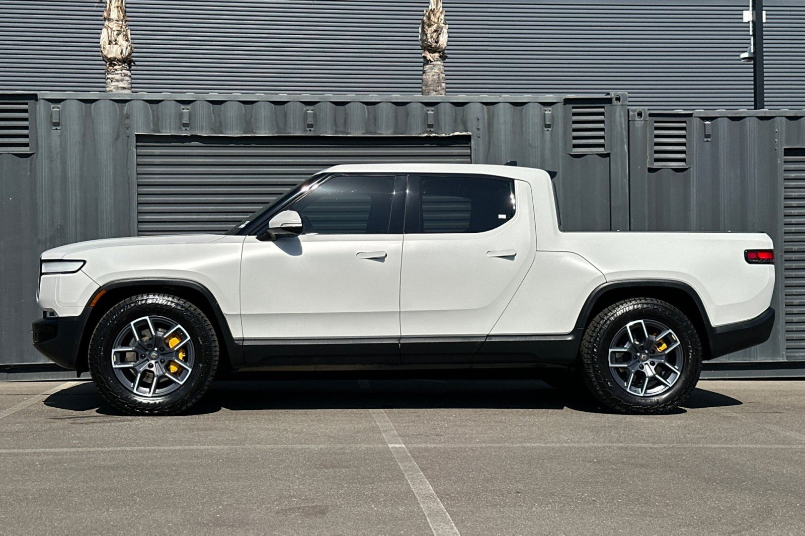 Used 2022 Rivian R1T Launch Edition with VIN 7FCTGAAL5NN001169 for sale in Long Beach, CA