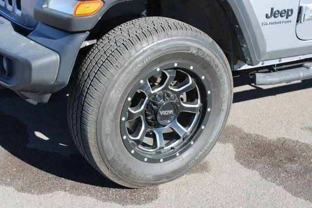 Used 2020 Silver Jeep Sport image 12