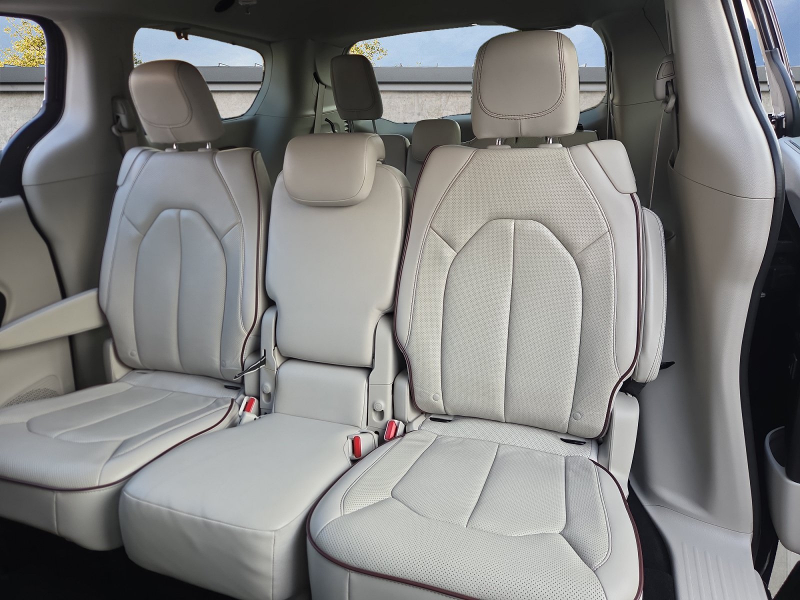 2019 Chrysler Pacifica Limited - Photo 13