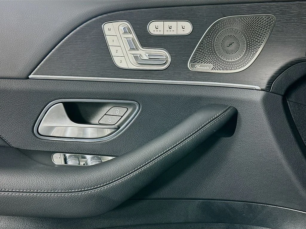 Used 2025 Black Mercedes-Benz GLS 450 image 16