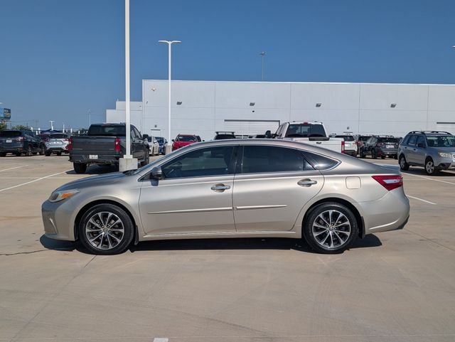 Used 2017  Toyota XLE image 3