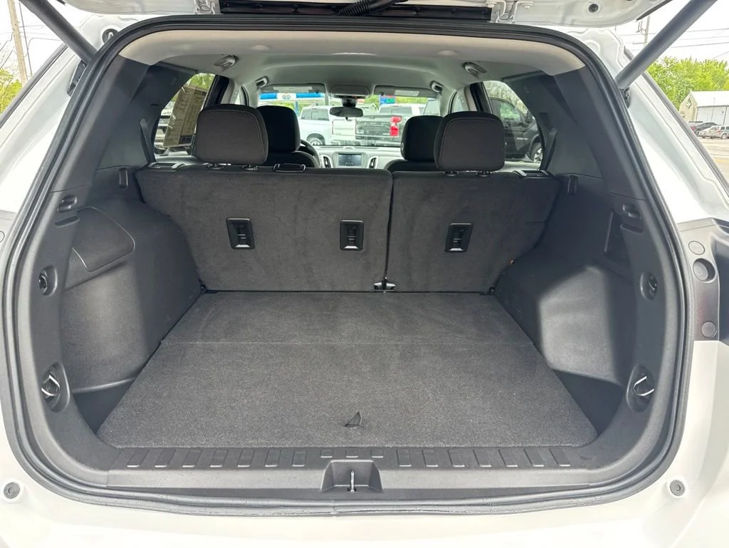 Used 2023 Summit White Chevrolet LT image 17