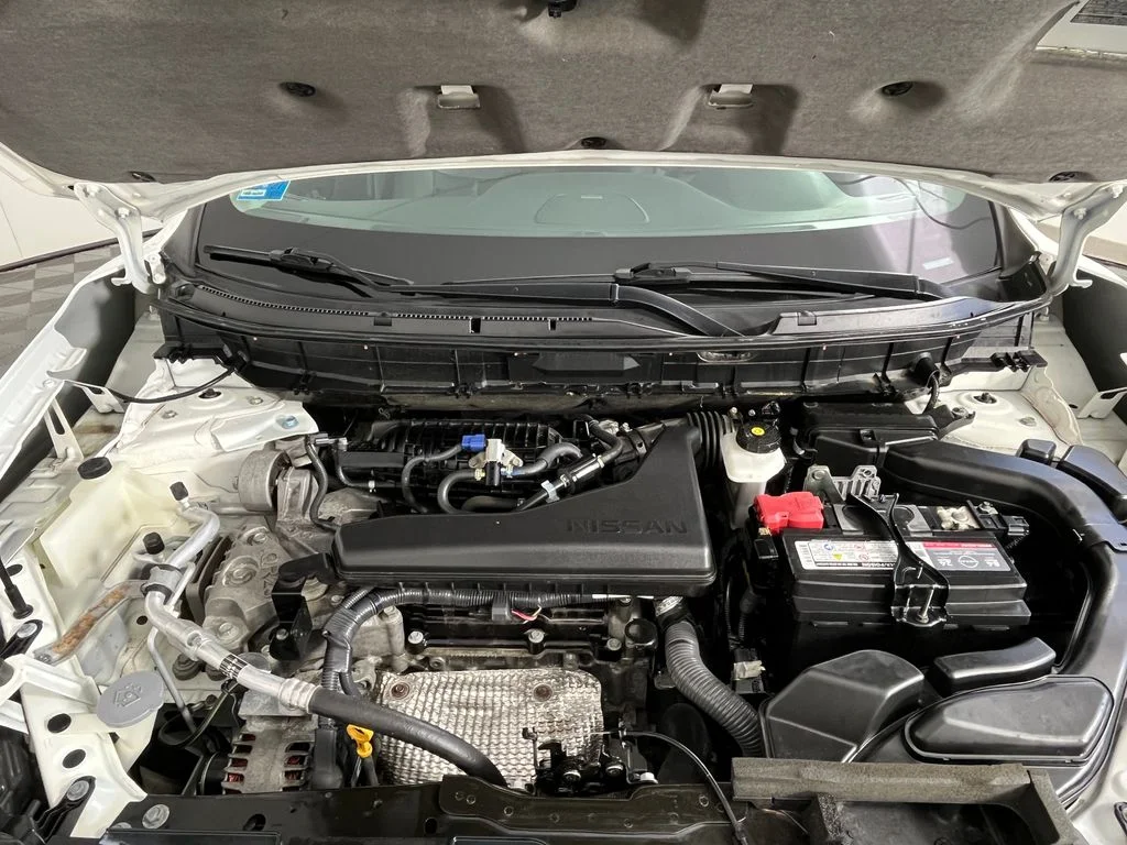 Used 2020 White Nissan SL image 15