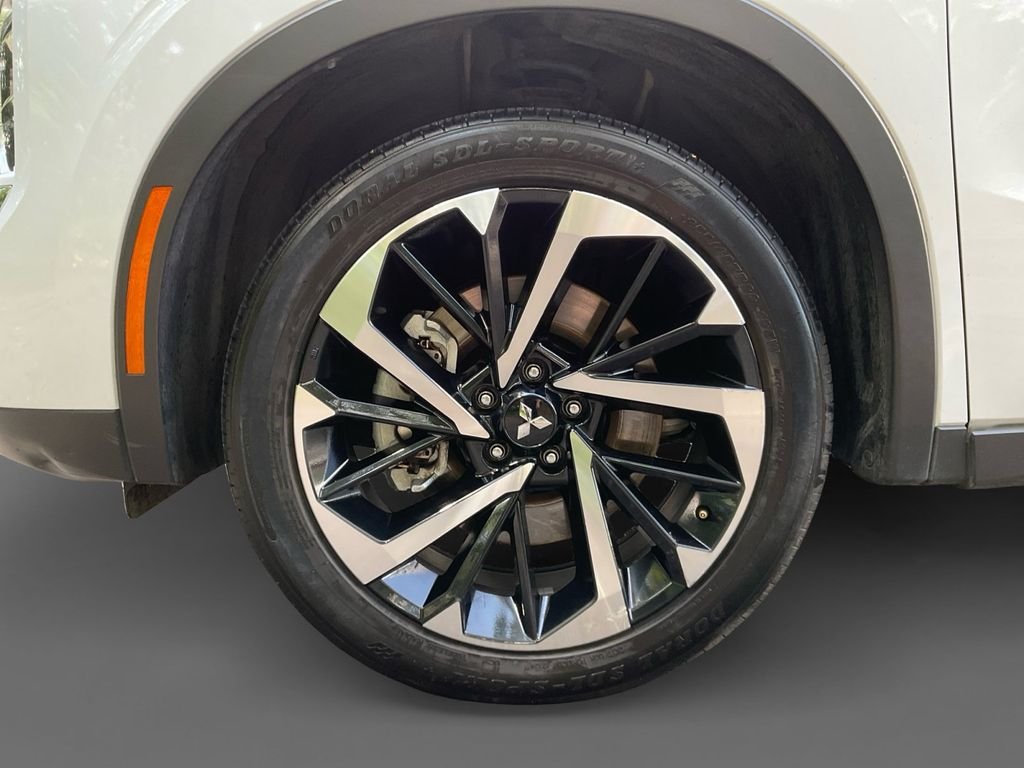 Used 2023 White Mitsubishi SE Special Edition image 15