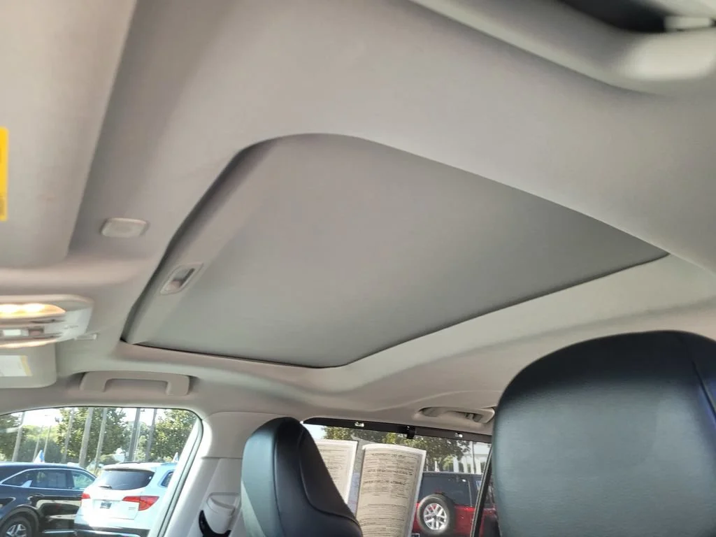 Used 2023  Toyota L image 18
