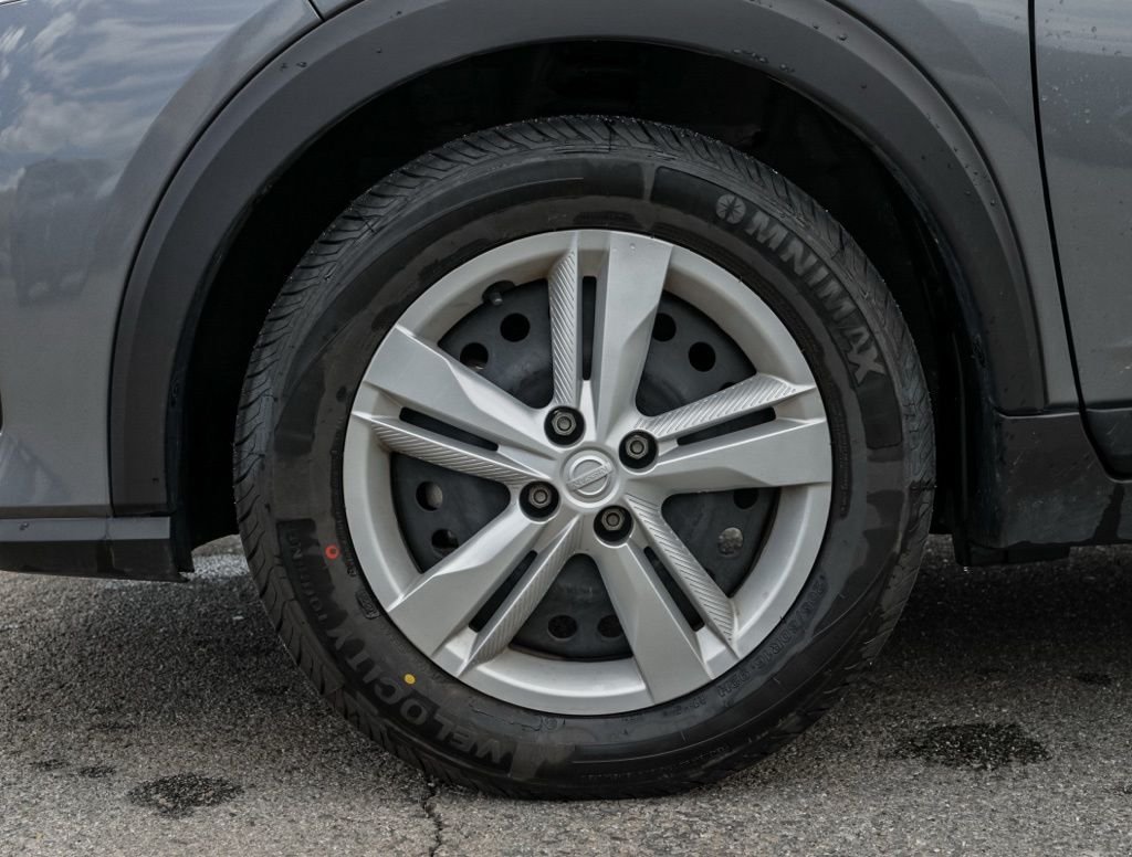 Used 2024 Gray Nissan S image 10