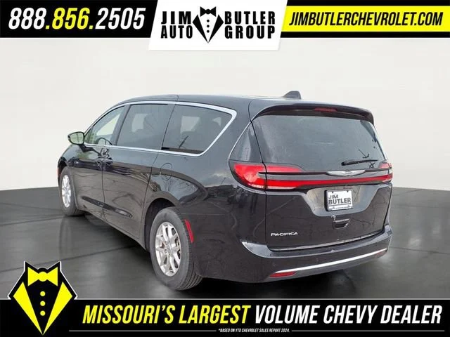Used 2024  Chrysler Touring L image 2