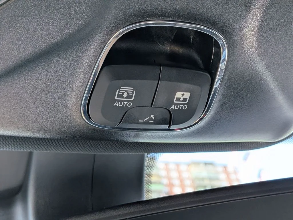 Used 2023 White Jeep Limited image 18