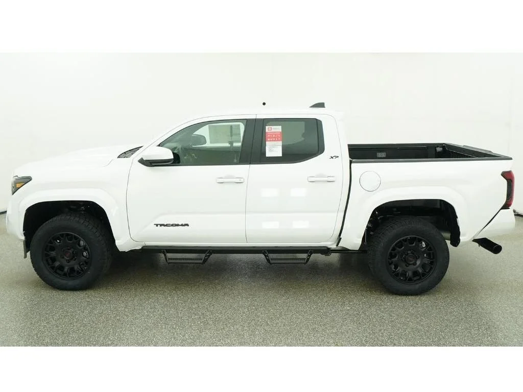 New 2026 Ice Cap Toyota SR5 image 3