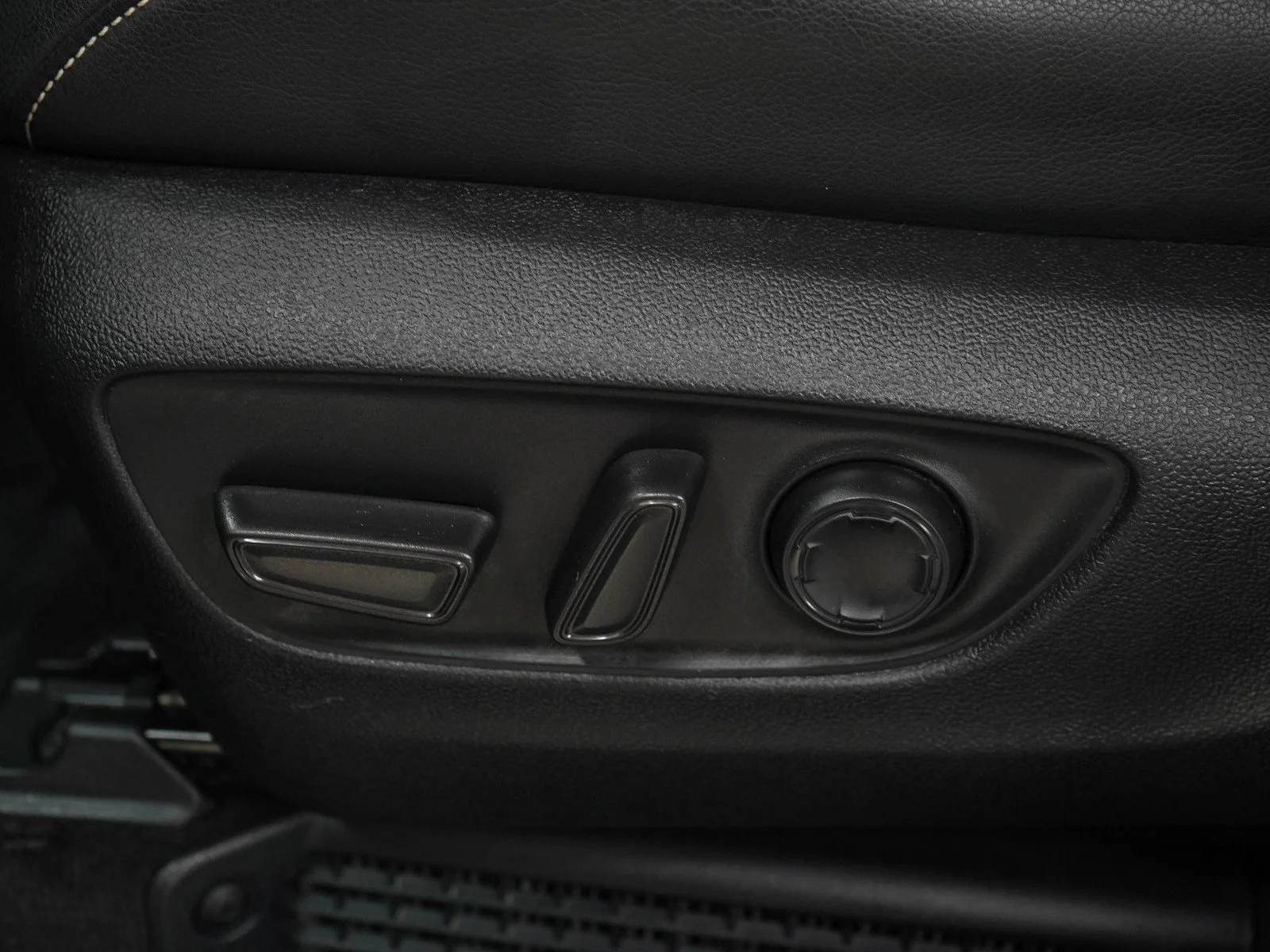 Used 2025  Toyota  image 24