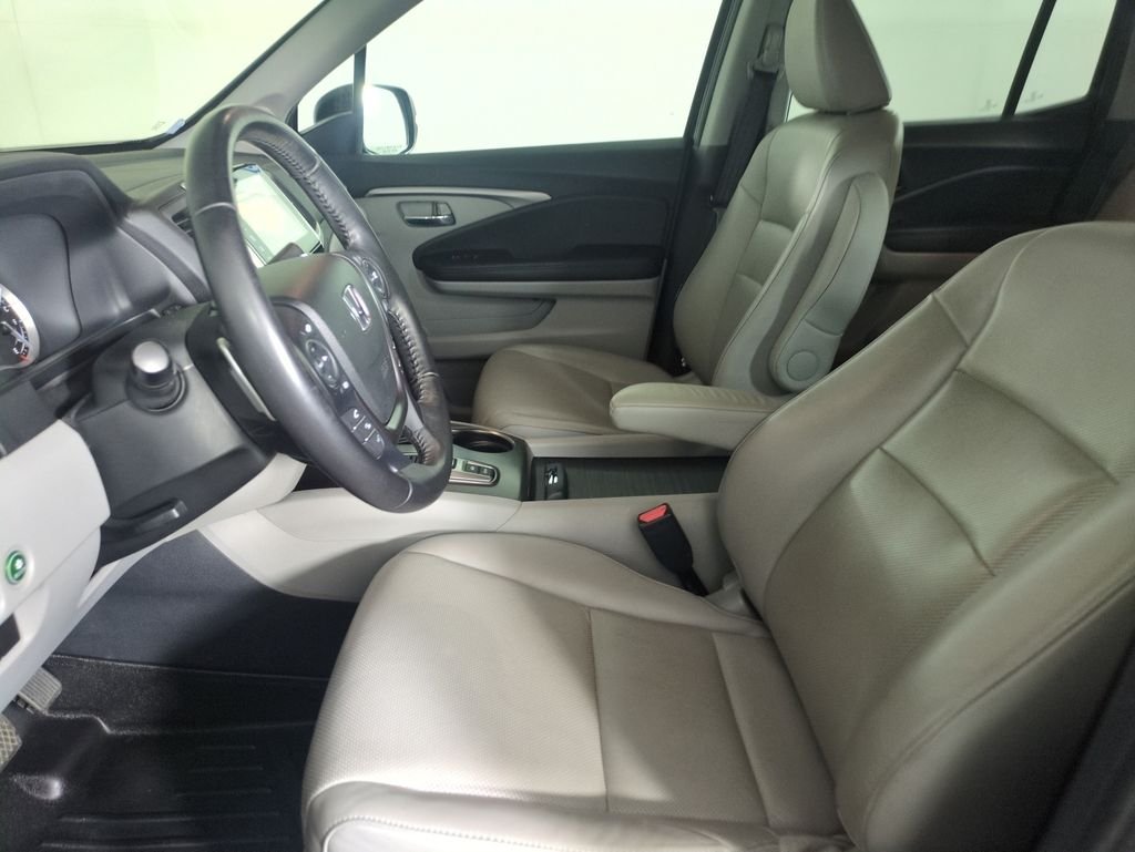 Used 2020  Honda RTL image 9