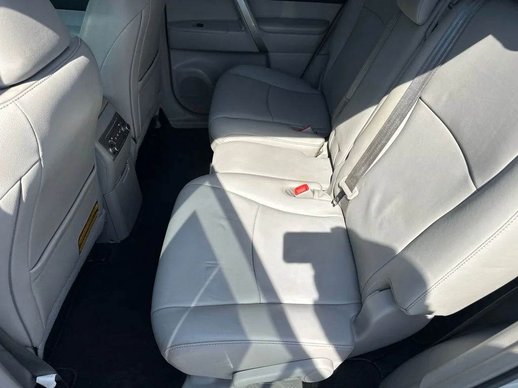 Used 2013 Classic Silver Metallic Toyota SE image 16